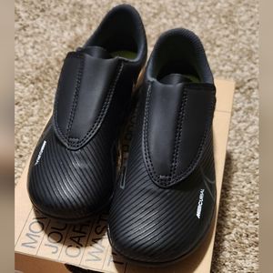 Nike JR Vapor Mercurial soccer cleat